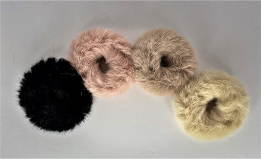 Fur scrunchie (color of your choice)