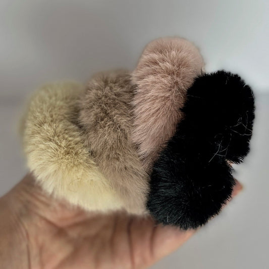 Fur scrunchie (color of your choice)